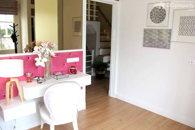 Golden Town On Nut  Pattanakarn  